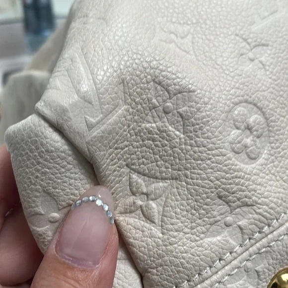 Louis Vuitton Artsy - Picture 16 of 17